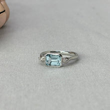 Load image into Gallery viewer, Blue Topaz Ring
