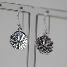 Load image into Gallery viewer, Flower Cutout Earrings
